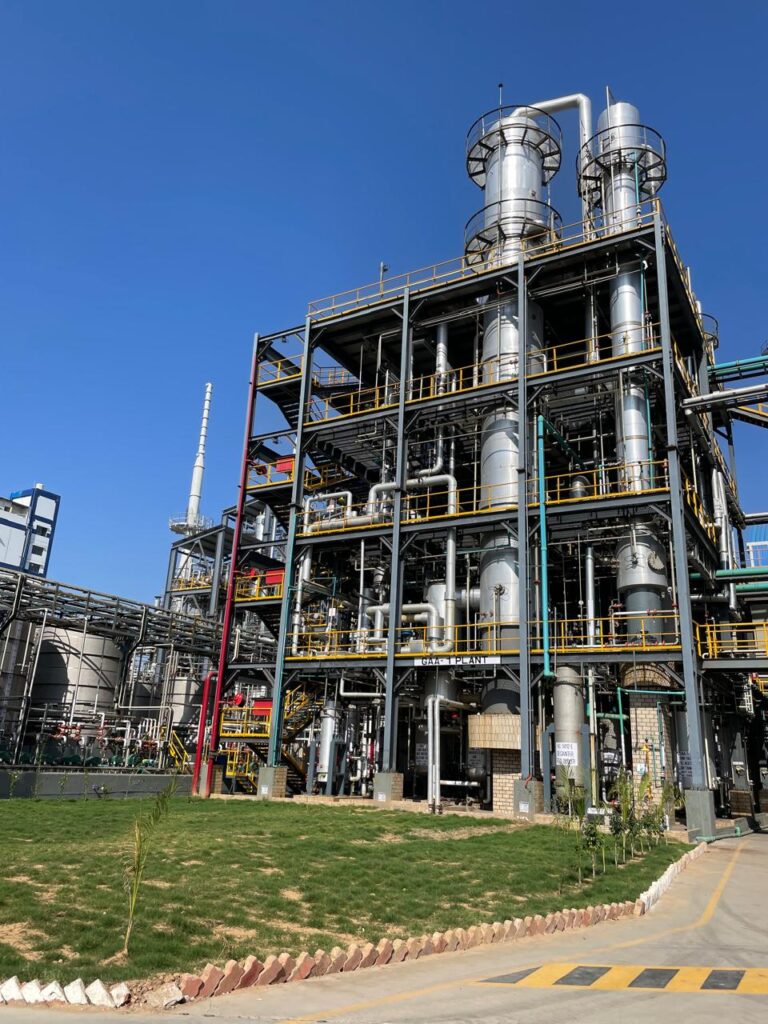 Vertical process equipment within steel platforms